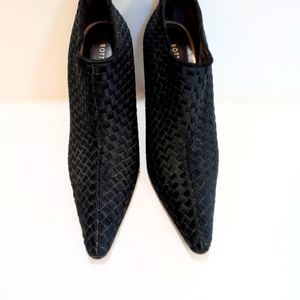 Beautiful Vintage Bottega Veneta black leather ankle boots